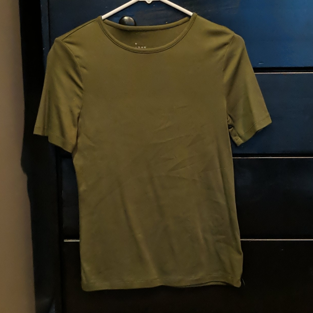 Green short sleeve shirt